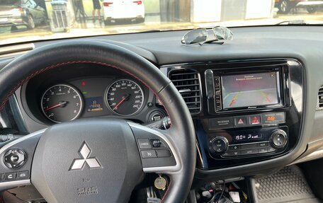 Mitsubishi Outlander III рестайлинг 3, 2013 год, 1 200 000 рублей, 9 фотография