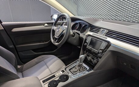 Volkswagen Passat B8 рестайлинг, 2017 год, 1 700 000 рублей, 30 фотография