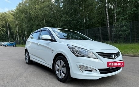 Hyundai Solaris II рестайлинг, 2015 год, 1 100 000 рублей, 3 фотография