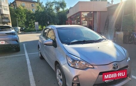 Toyota Aqua I, 2012 год, 700 000 рублей, 2 фотография