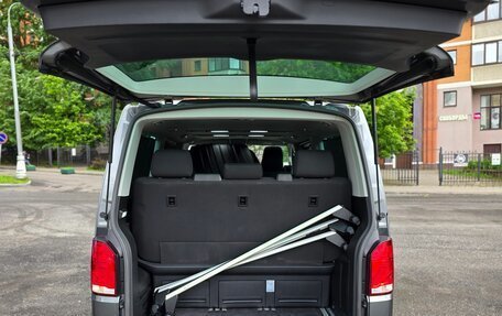 Volkswagen Multivan T6 рестайлинг, 2021 год, 6 000 000 рублей, 3 фотография