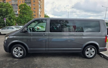Volkswagen Multivan T6 рестайлинг, 2021 год, 6 000 000 рублей, 4 фотография
