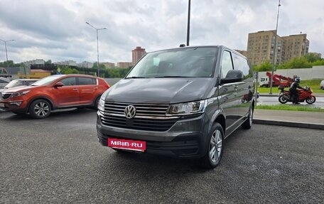Volkswagen Multivan T6 рестайлинг, 2021 год, 6 000 000 рублей, 2 фотография