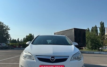 Opel Astra J, 2011 год, 670 000 рублей, 5 фотография