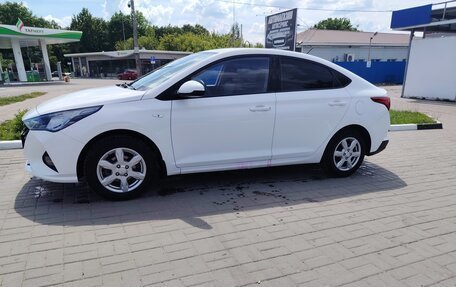 Hyundai Solaris II рестайлинг, 2021 год, 1 620 000 рублей, 10 фотография