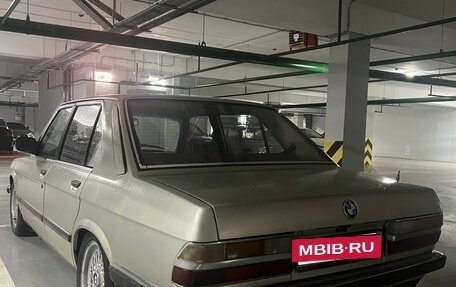 BMW 5 серия, 1983 год, 490 000 рублей, 3 фотография