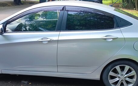 Hyundai Solaris II рестайлинг, 2011 год, 720 000 рублей, 4 фотография