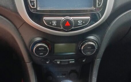 Hyundai Solaris II рестайлинг, 2011 год, 720 000 рублей, 8 фотография