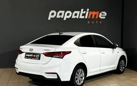 Hyundai Solaris II рестайлинг, 2017 год, 799 000 рублей, 3 фотография