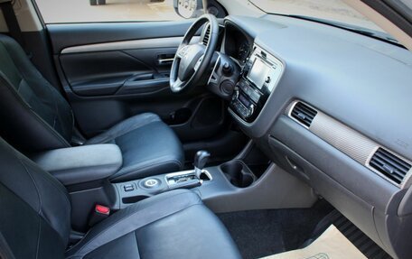 Mitsubishi Outlander III рестайлинг 3, 2013 год, 1 165 000 рублей, 12 фотография