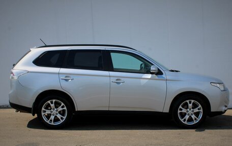 Mitsubishi Outlander III рестайлинг 3, 2013 год, 1 165 000 рублей, 4 фотография
