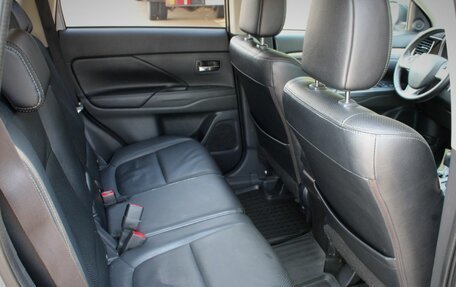 Mitsubishi Outlander III рестайлинг 3, 2013 год, 1 165 000 рублей, 13 фотография