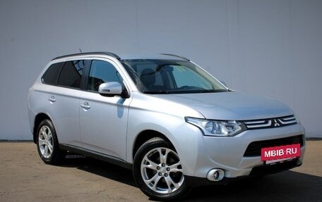 Mitsubishi Outlander III рестайлинг 3, 2013 год, 1 165 000 рублей, 3 фотография