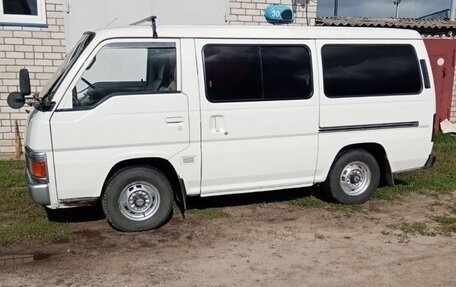 Nissan Homy IV, 1987 год, 365 000 рублей, 1 фотография