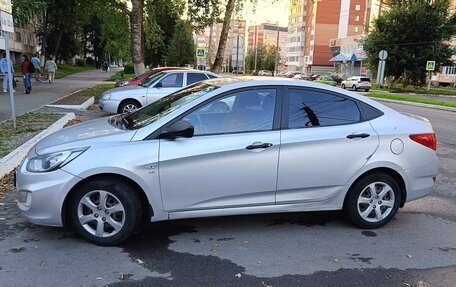 Hyundai Solaris II рестайлинг, 2011 год, 700 000 рублей, 3 фотография