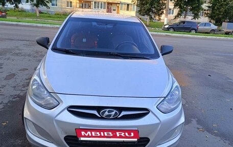 Hyundai Solaris II рестайлинг, 2011 год, 700 000 рублей, 8 фотография