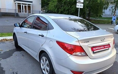 Hyundai Solaris II рестайлинг, 2011 год, 700 000 рублей, 6 фотография