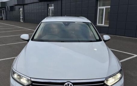 Volkswagen Passat B8 рестайлинг, 2017 год, 1 600 000 рублей, 2 фотография
