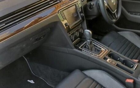 Volkswagen Passat B8 рестайлинг, 2017 год, 1 600 000 рублей, 14 фотография