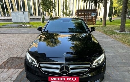 Mercedes-Benz E-Класс, 2019 год, 3 550 000 рублей, 2 фотография