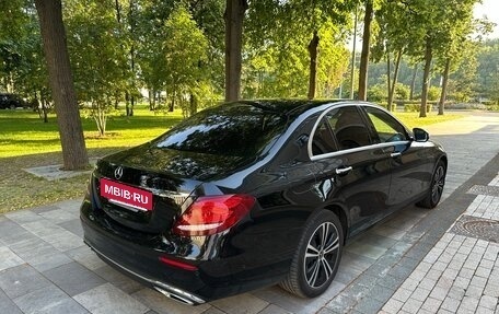 Mercedes-Benz E-Класс, 2019 год, 3 550 000 рублей, 5 фотография