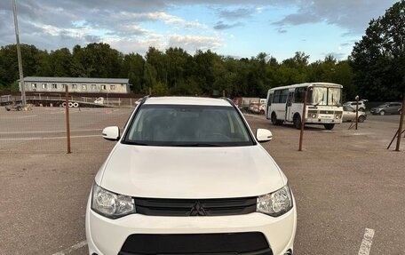 Mitsubishi Outlander III рестайлинг 3, 2014 год, 1 680 000 рублей, 1 фотография