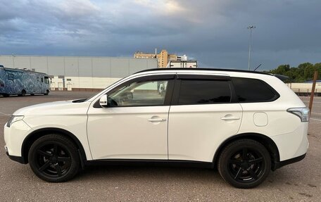 Mitsubishi Outlander III рестайлинг 3, 2014 год, 1 680 000 рублей, 6 фотография