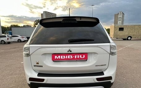 Mitsubishi Outlander III рестайлинг 3, 2014 год, 1 680 000 рублей, 7 фотография