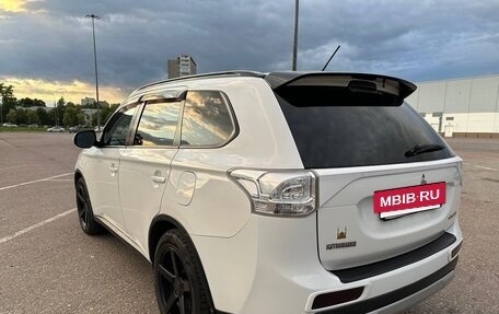 Mitsubishi Outlander III рестайлинг 3, 2014 год, 1 680 000 рублей, 4 фотография