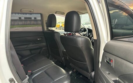 Mitsubishi Outlander III рестайлинг 3, 2014 год, 1 680 000 рублей, 16 фотография