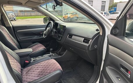 Mitsubishi Outlander III рестайлинг 3, 2014 год, 1 680 000 рублей, 18 фотография