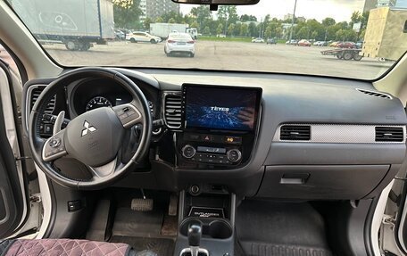 Mitsubishi Outlander III рестайлинг 3, 2014 год, 1 680 000 рублей, 19 фотография