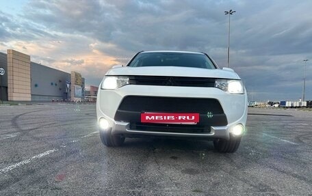 Mitsubishi Outlander III рестайлинг 3, 2014 год, 1 680 000 рублей, 9 фотография