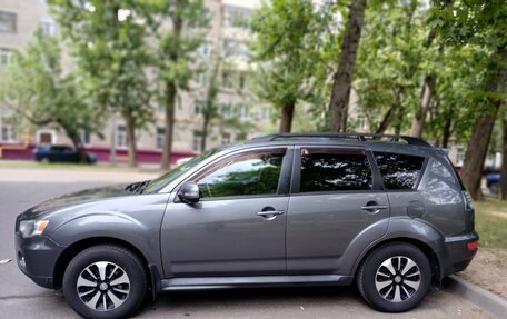 Mitsubishi Outlander III рестайлинг 3, 2011 год, 900 000 рублей, 3 фотография
