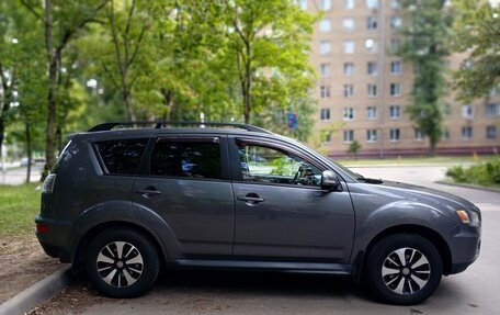 Mitsubishi Outlander III рестайлинг 3, 2011 год, 900 000 рублей, 2 фотография
