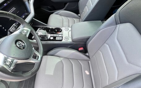 Volkswagen Touareg III, 2019 год, 9 800 000 рублей, 14 фотография