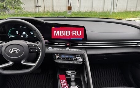 Hyundai Elantra, 2023 год, 1 990 000 рублей, 14 фотография