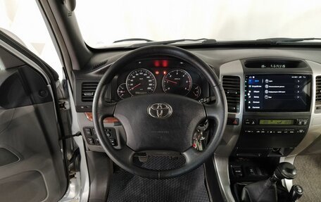 Toyota Land Cruiser Prado 120 рестайлинг, 2004 год, 1 349 000 рублей, 13 фотография