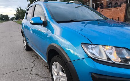 Renault Sandero II рестайлинг, 2015 год, 830 000 рублей, 2 фотография