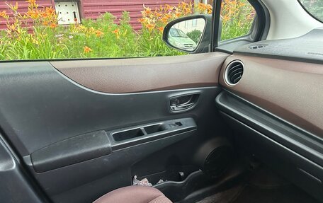 Toyota Vitz, 2011 год, 900 000 рублей, 3 фотография