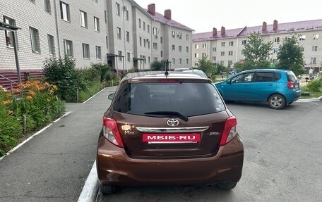 Toyota Vitz, 2011 год, 900 000 рублей, 2 фотография