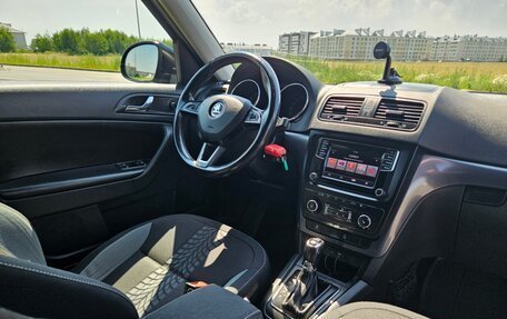 Skoda Yeti I рестайлинг, 2014 год, 1 400 000 рублей, 23 фотография