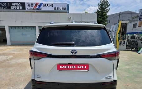 Toyota Sienna, 2022 год, 3 880 111 рублей, 4 фотография