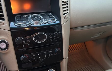 Infiniti QX70, 2014 год, 1 880 000 рублей, 3 фотография