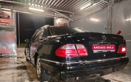 Mercedes-Benz E-Класс, 1998 год, 590 000 рублей, 10 фотография