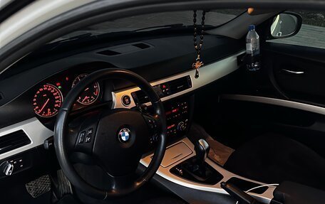 BMW 3 серия, 2011 год, 1 200 000 рублей, 22 фотография