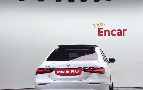 Mercedes-Benz E-Класс, 2021 год, 4 900 000 рублей, 4 фотография