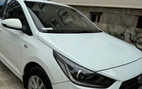 Hyundai Solaris II рестайлинг, 2017 год, 990 000 рублей, 9 фотография