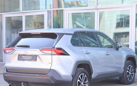 Toyota RAV4, 2022 год, 3 199 000 рублей, 6 фотография