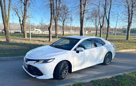 Toyota Camry, 2018 год, 2 550 000 рублей, 3 фотография